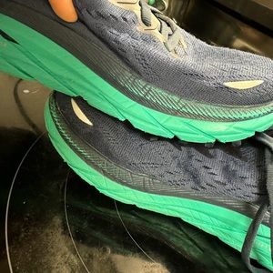 HOKA CLIFTON 8